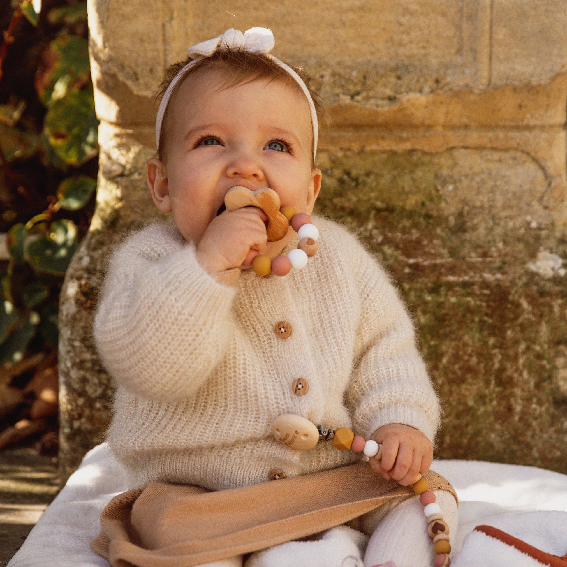 Attache tétine coeur Mawen Materne perles en silicone rose blanc