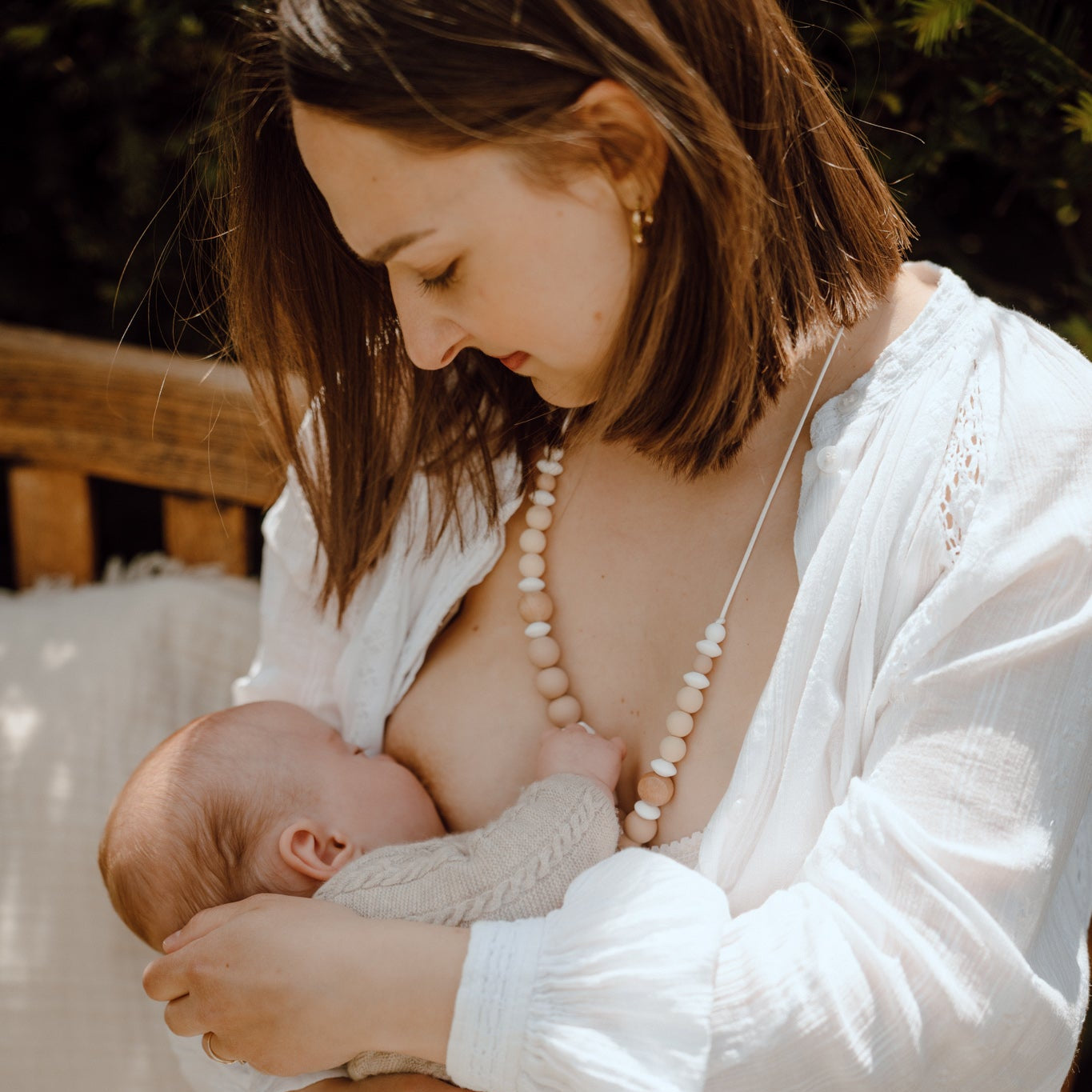 Collier d’allaitement Mawen Materne en silicone et bois perles beige blanc