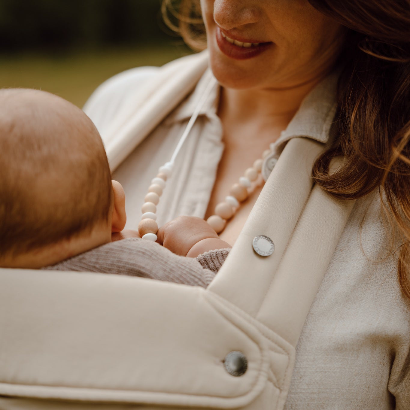 Collier d’allaitement Mawen Materne en silicone et bois perles beige blanc