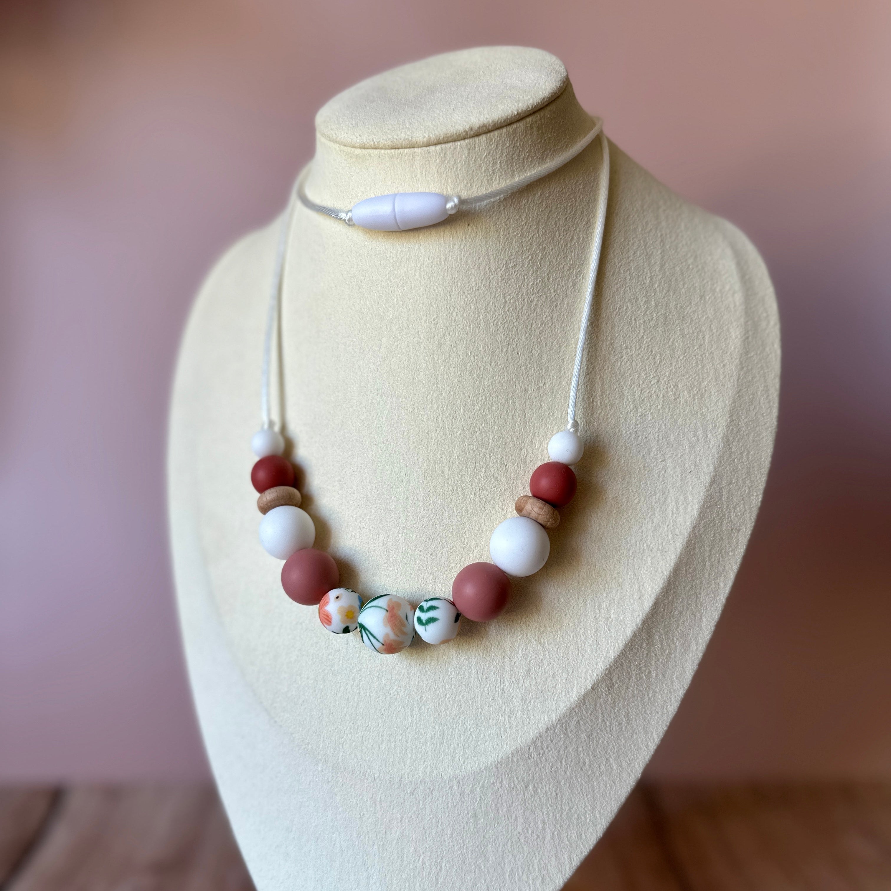 Collier d’allaitement Mawen Materne en silicone et bois perles blanc rose