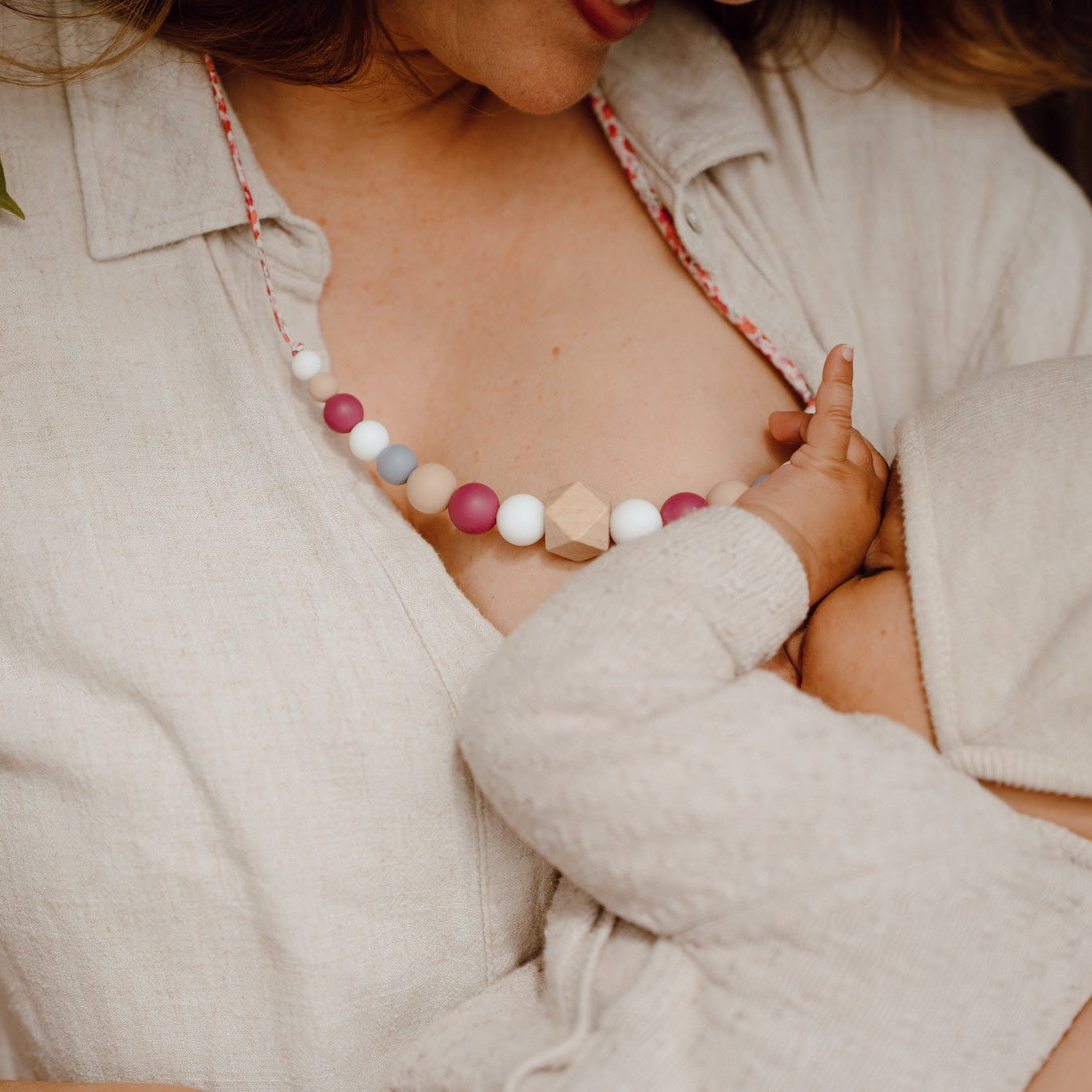 Collier d’allaitement Mawen Materne en silicone et bois perles blanc beige rose