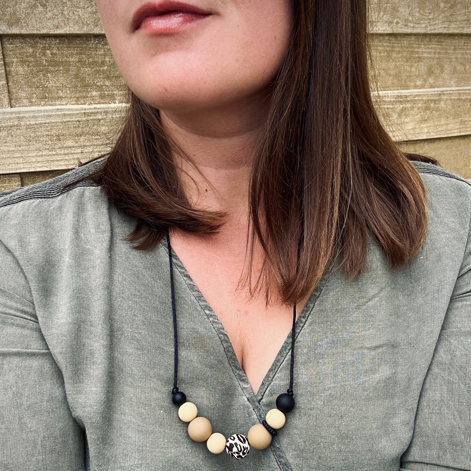 Collier d’allaitement Mawen Materne en silicone perles noir beige