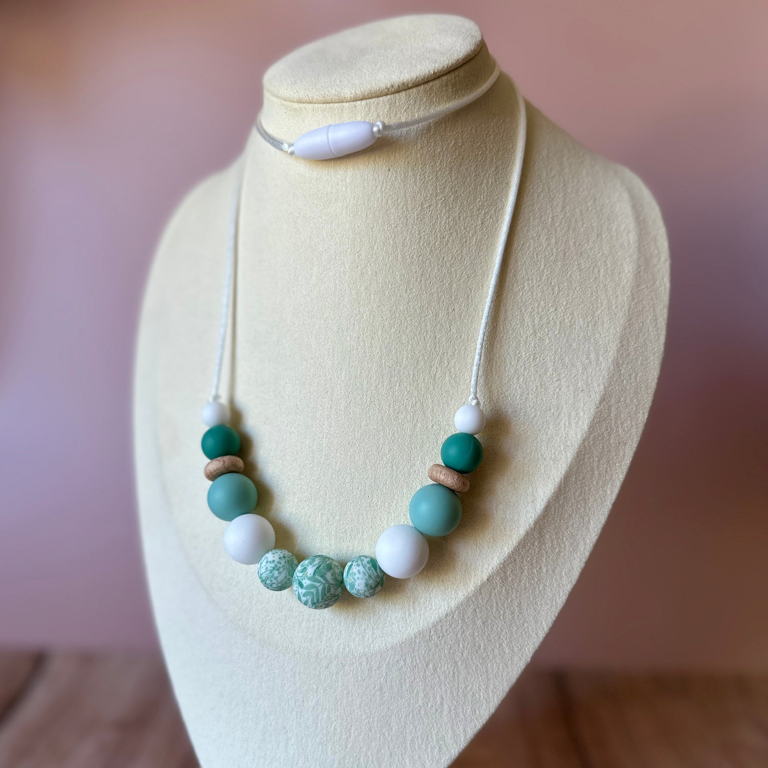 Collier d’allaitement Mawen Materne en silicone et bois perles blanc vert