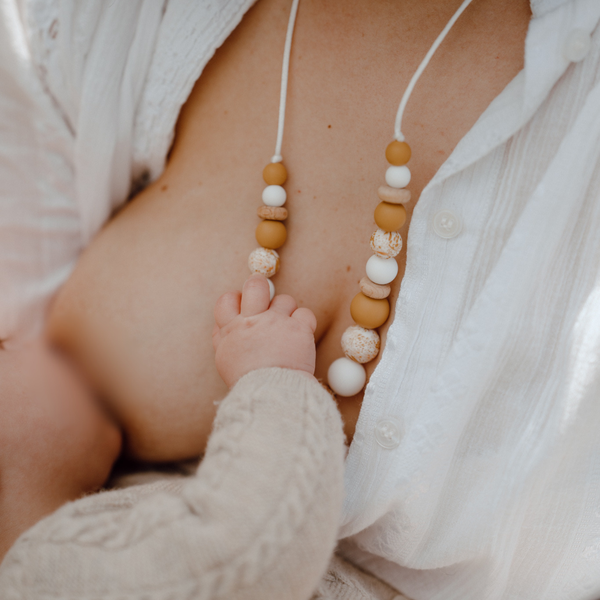Collier d’allaitement Mawen Materne en silicone et bois perles blanc ocre