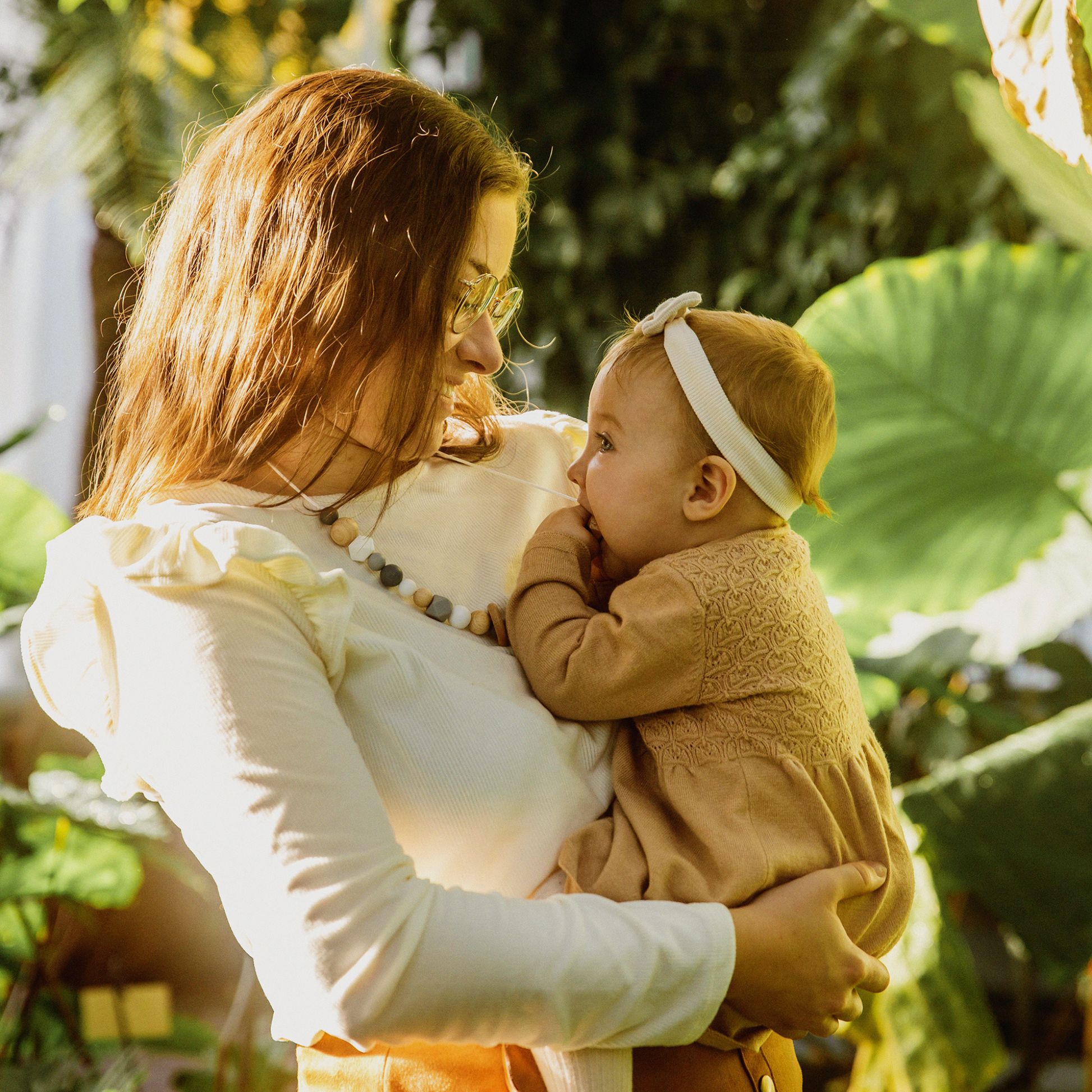 Collier d’allaitement Mawen Materne en silicone et bois perles gris blanc
