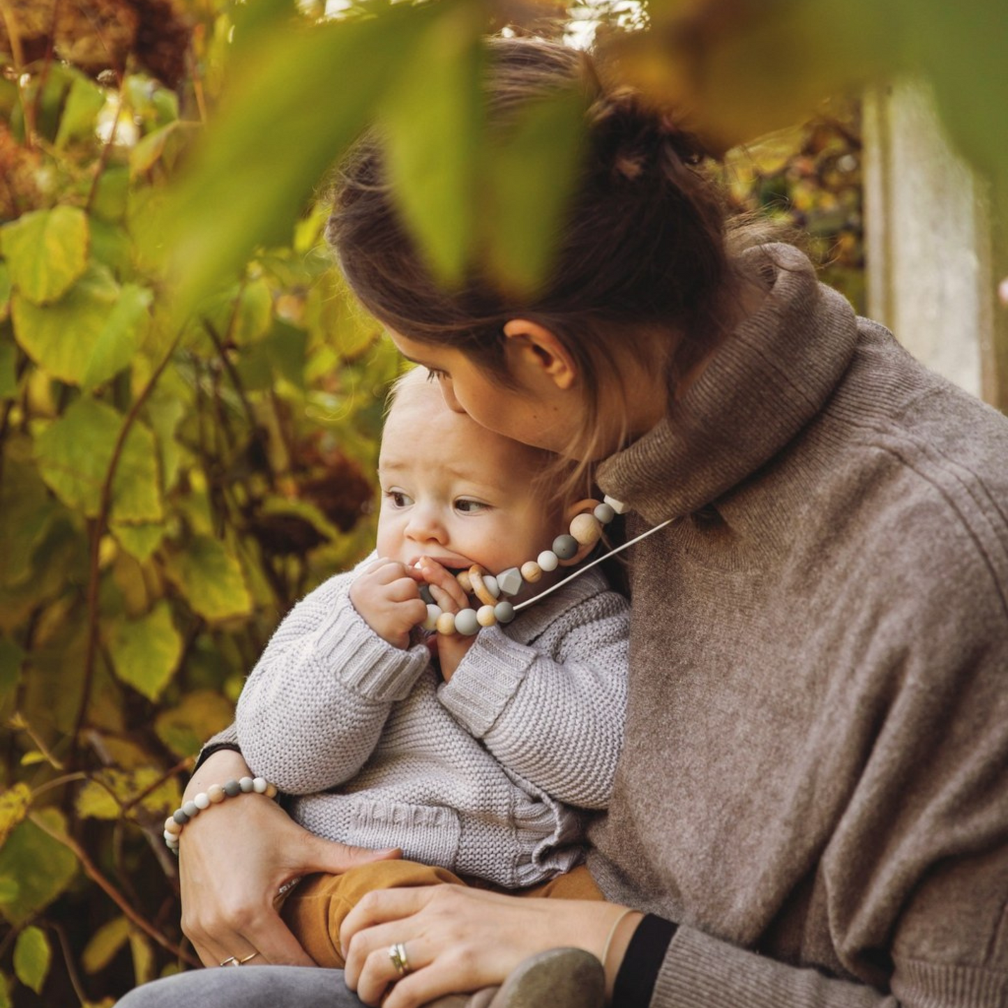 Collier d’allaitement Mawen Materne en silicone et bois perles gris blanc