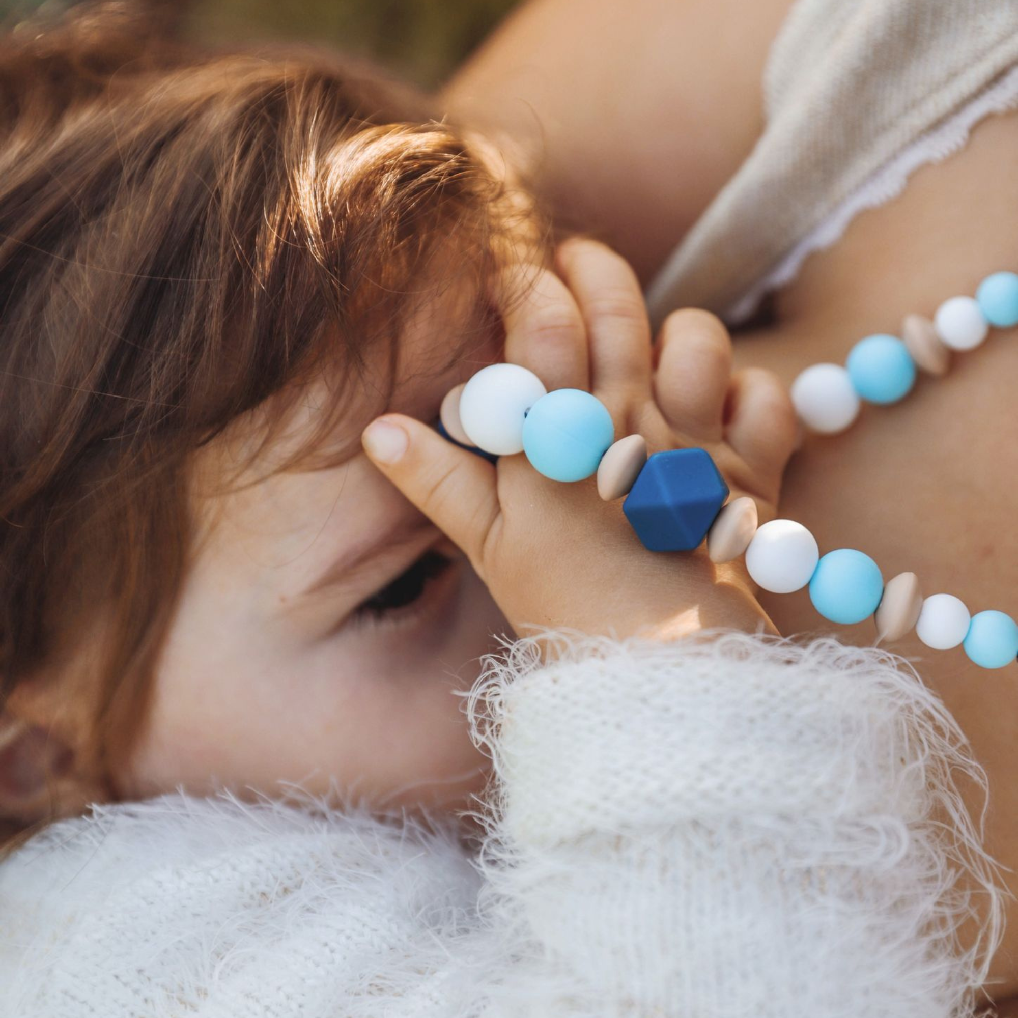 Collier d’allaitement Mawen Materne en silicone perles blanc bleu