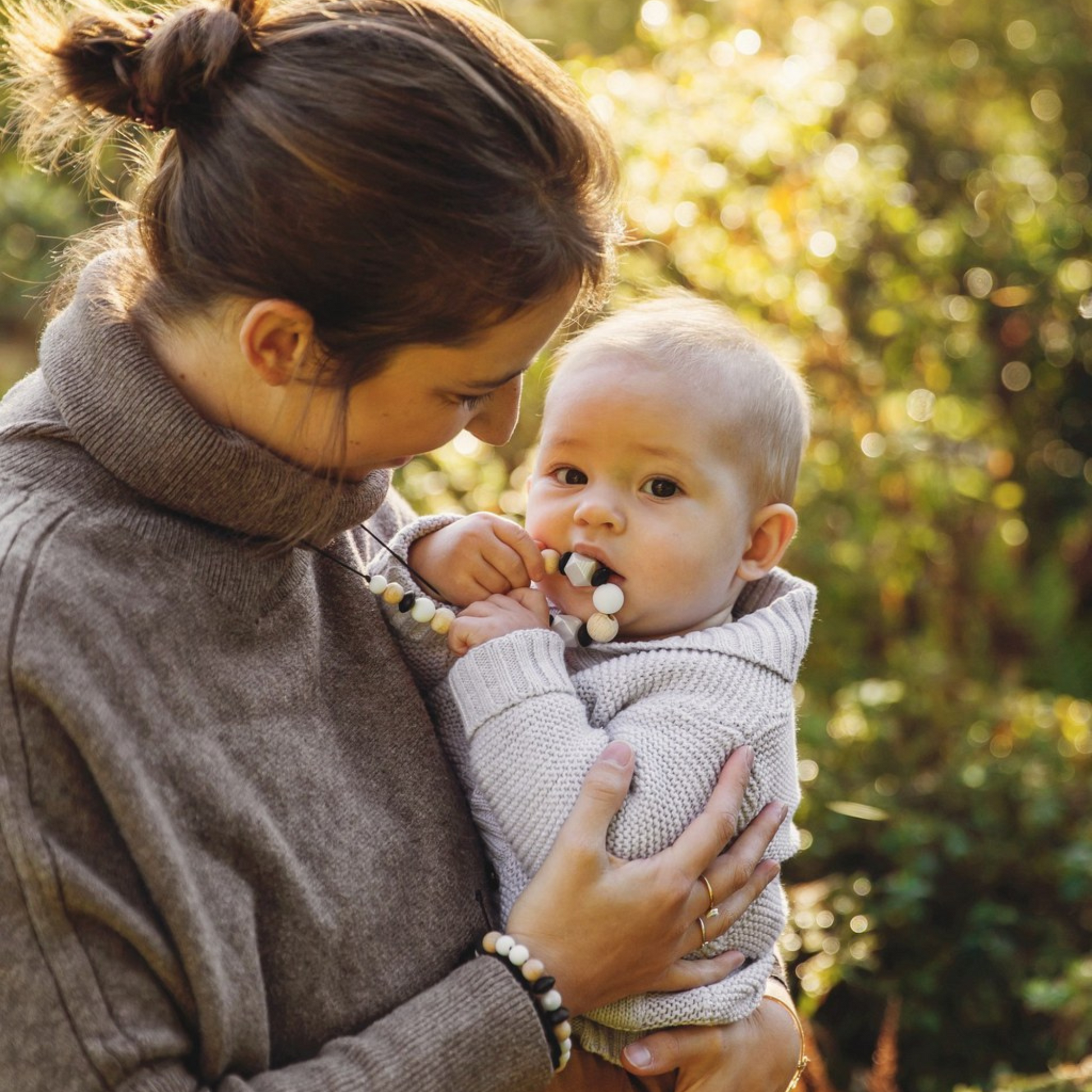 Collier d’allaitement Mawen Materne en silicone et bois perles blanc noir nacré