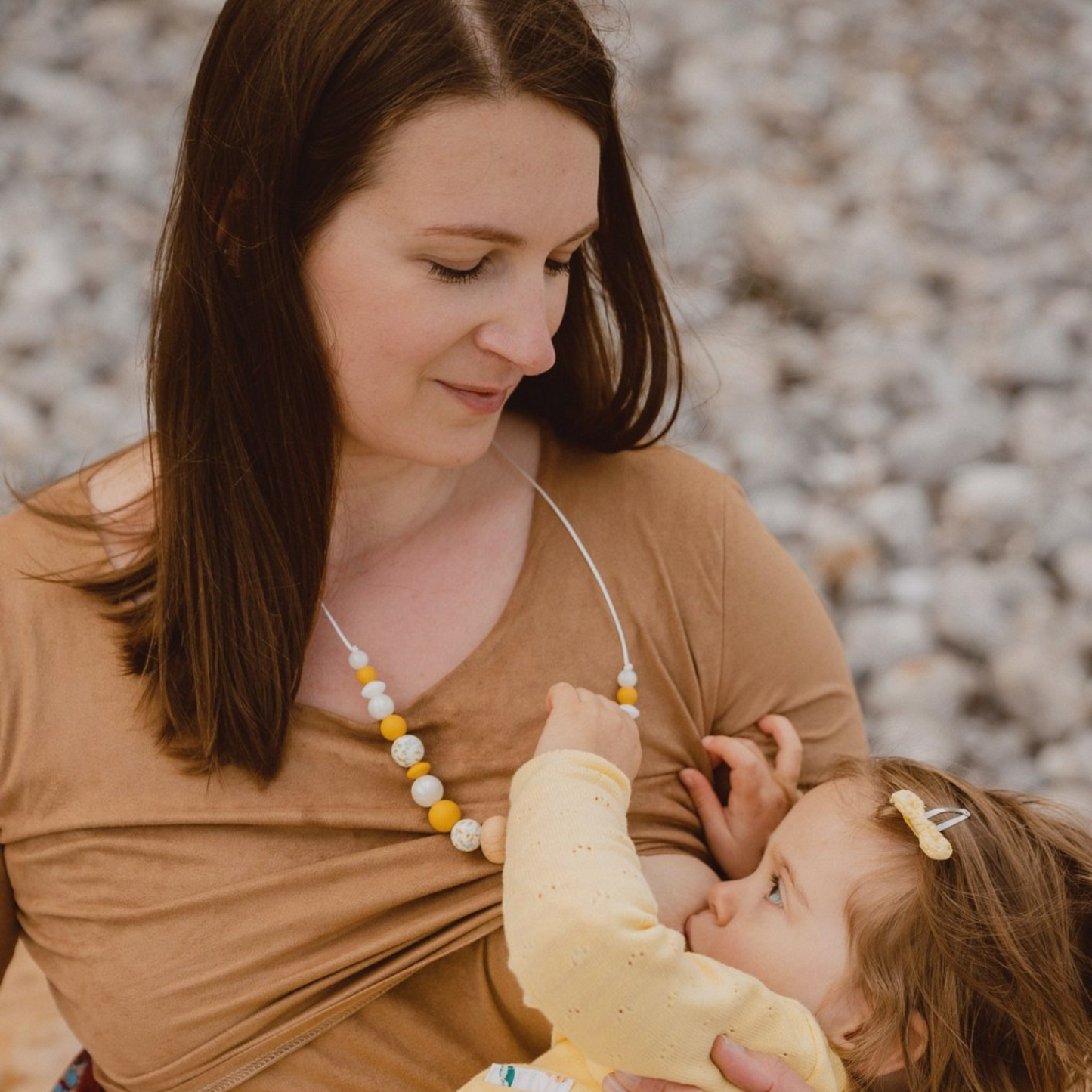 Collier d’allaitement Mawen Materne en silicone perles blanc jaune nacré