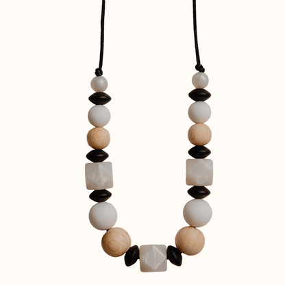 Collier d’allaitement Mawen Materne en silicone et bois perles blanc noir nacré