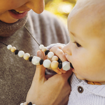Collier d’allaitement Mawen Materne en silicone et bois perles blanc noir nacré