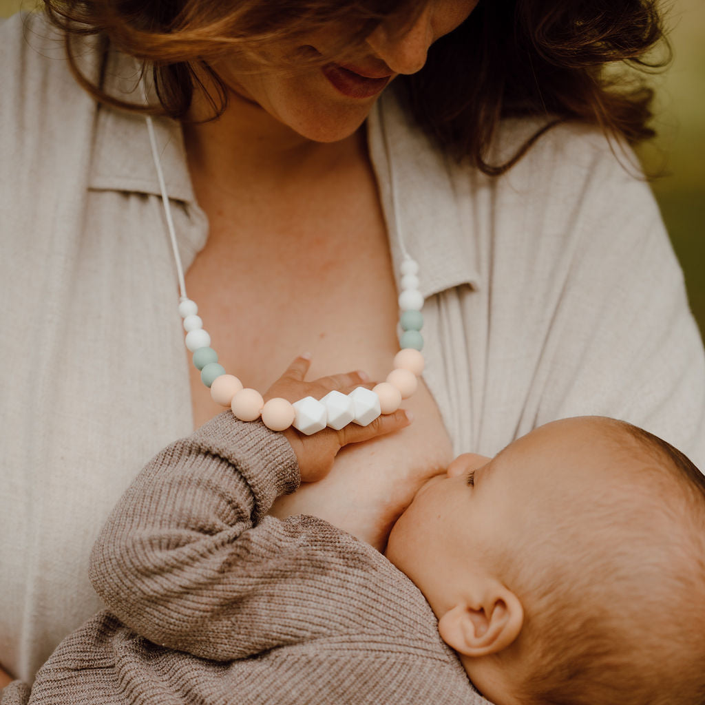 Collier d’allaitement Mawen Materne en silicone perles rose blanc vert pastel