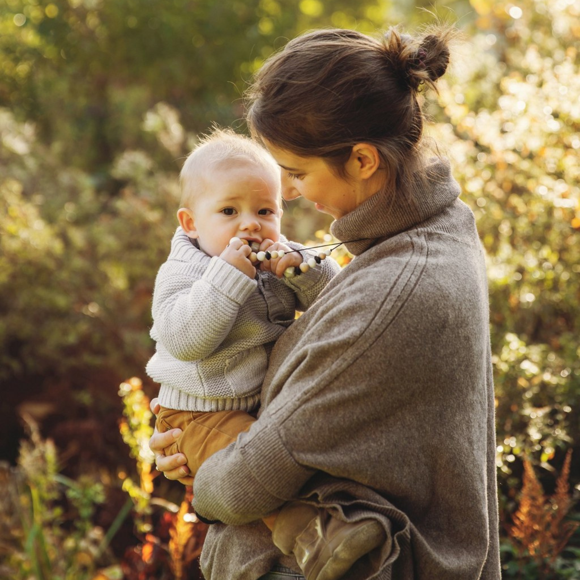 Collier d’allaitement Mawen Materne en silicone et bois perles blanc noir nacré