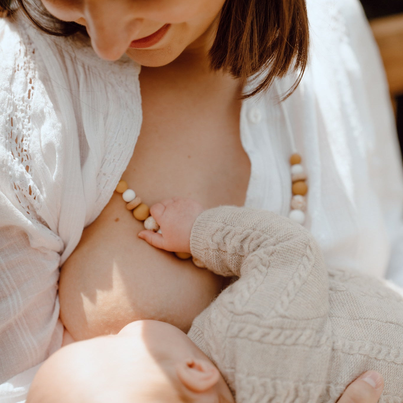 Collier d’allaitement Mawen Materne en silicone et bois perles blanc ocre