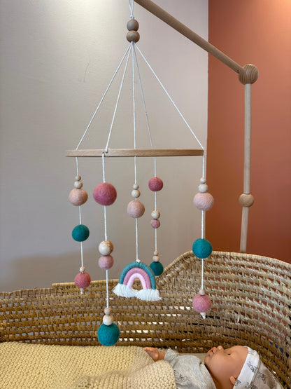 Mobile arc en ciel rose et vert pour bébé Mawen Materne